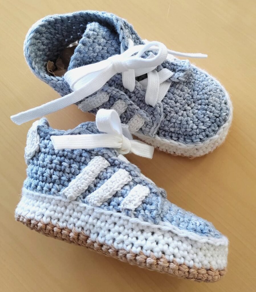 Crocheted babyshoes