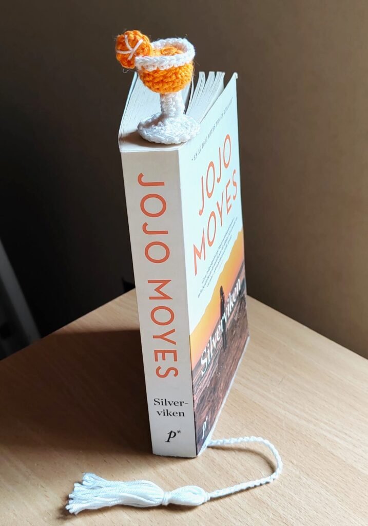 Crochet Aperol Spritz bookmark